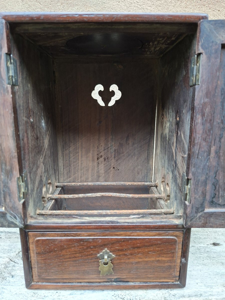 Zitan Cabinet With A Shiwan Pot, 19th Century China-photo-6