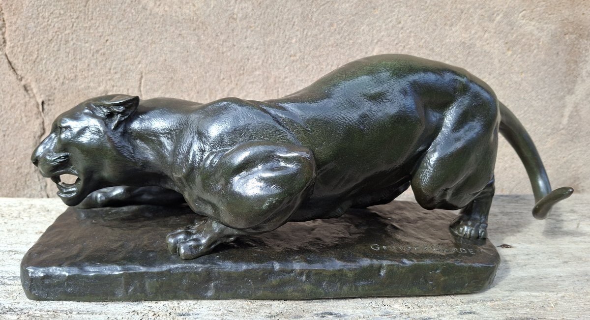 Sculpture en bronze d'une panthère prête à bondir, par Georges Gardet
