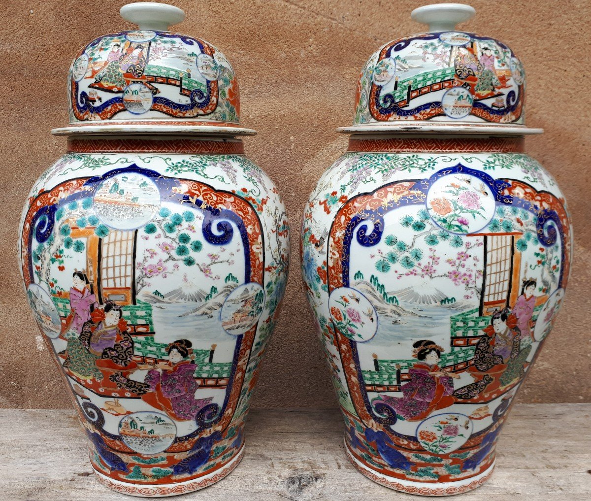 Paire De Grands Vases Japonais En Porcelaine d'Arita (Imari), Japon XIXe