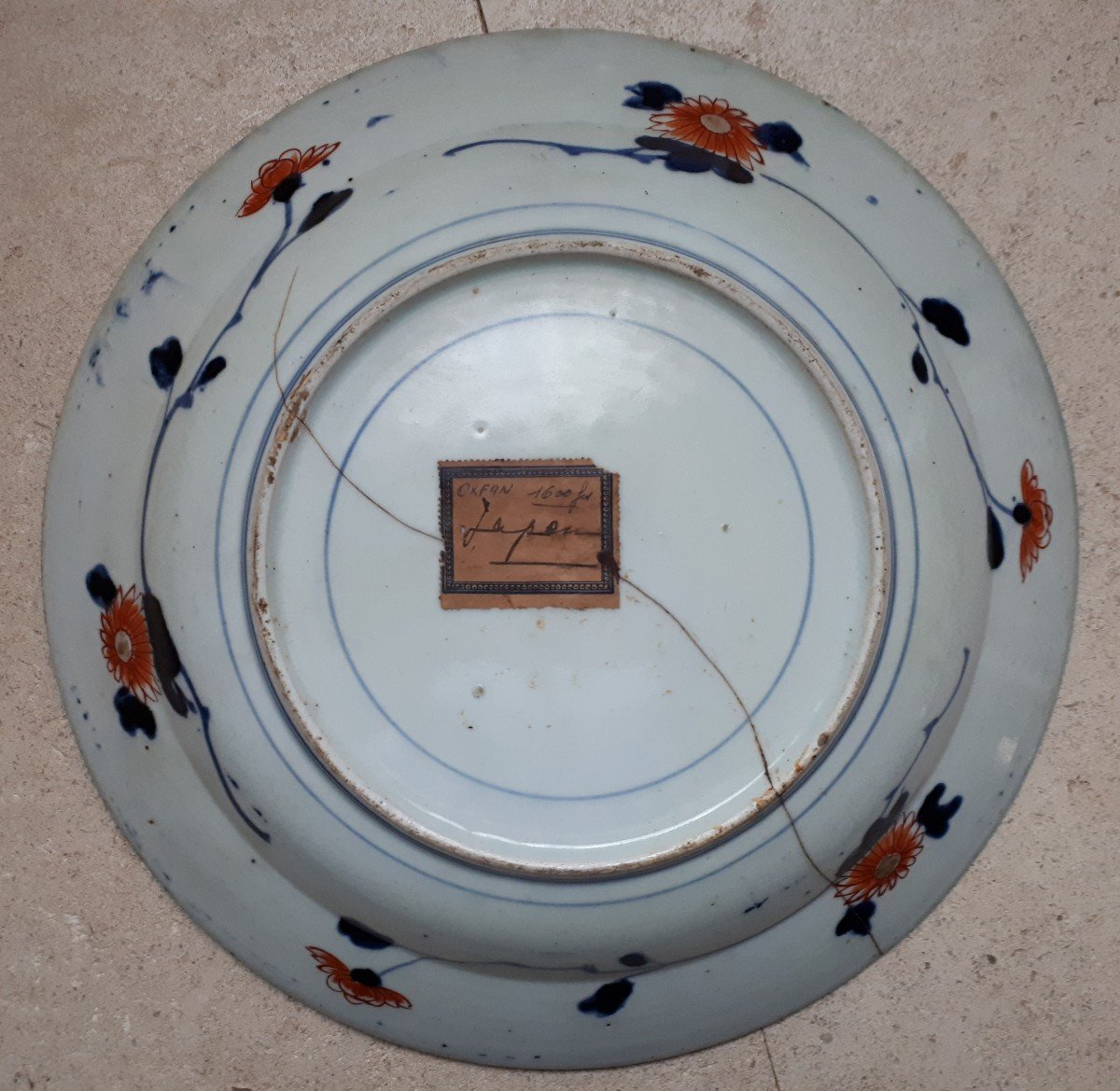 Plat Japonais En Porcelaine d'Arita à Décor Imari De Carpes, Japon époque d'Edo-photo-2