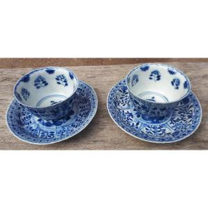 Paire De Tasses Et Soucoupes Chinoises Bleu Blanc, Chine époque Kangxi