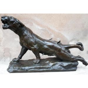 Large Bronze Sculpture (68 Cm) Of An Injured Lioness, By Charles Valton, France 19th Century