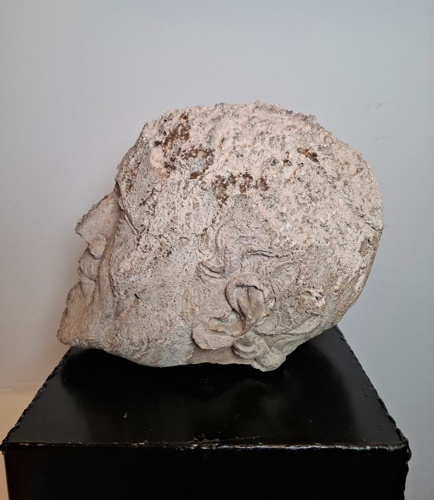 Sculpture du visage d'un homme à l'antique-photo-2