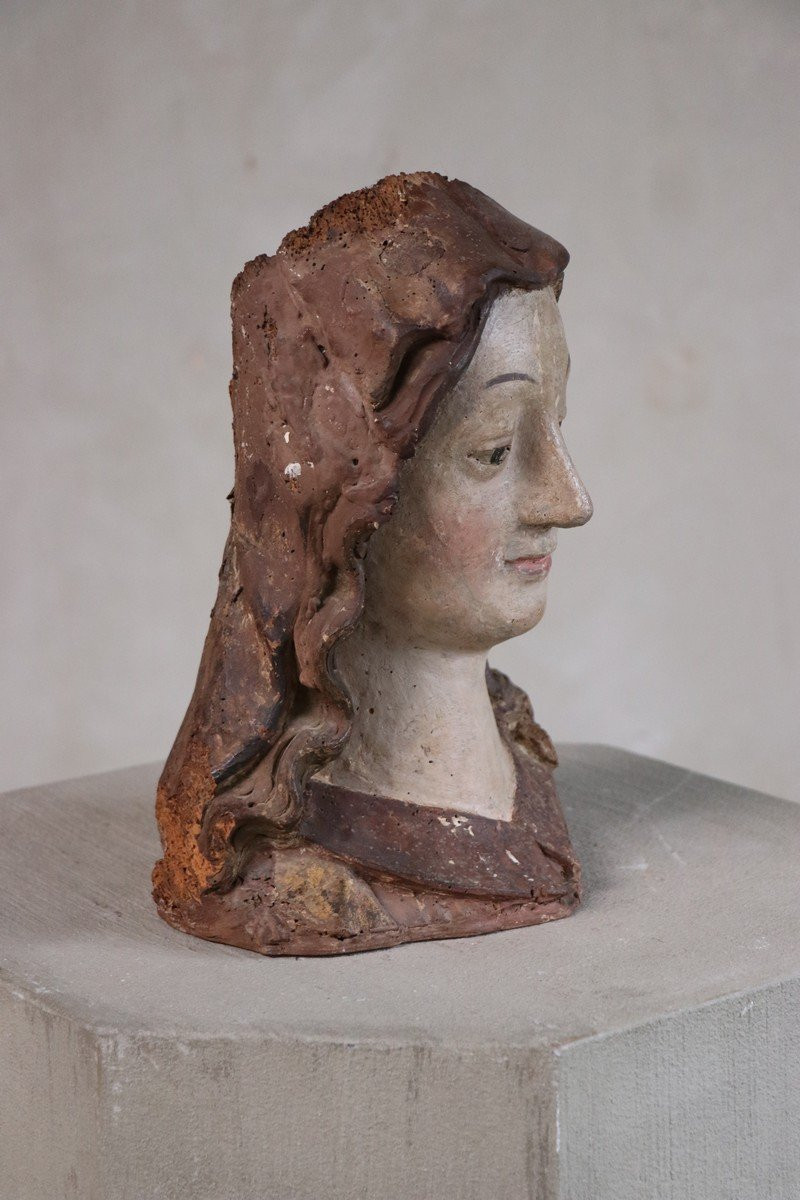 Carved Wooden Head Of A Saint-photo-4