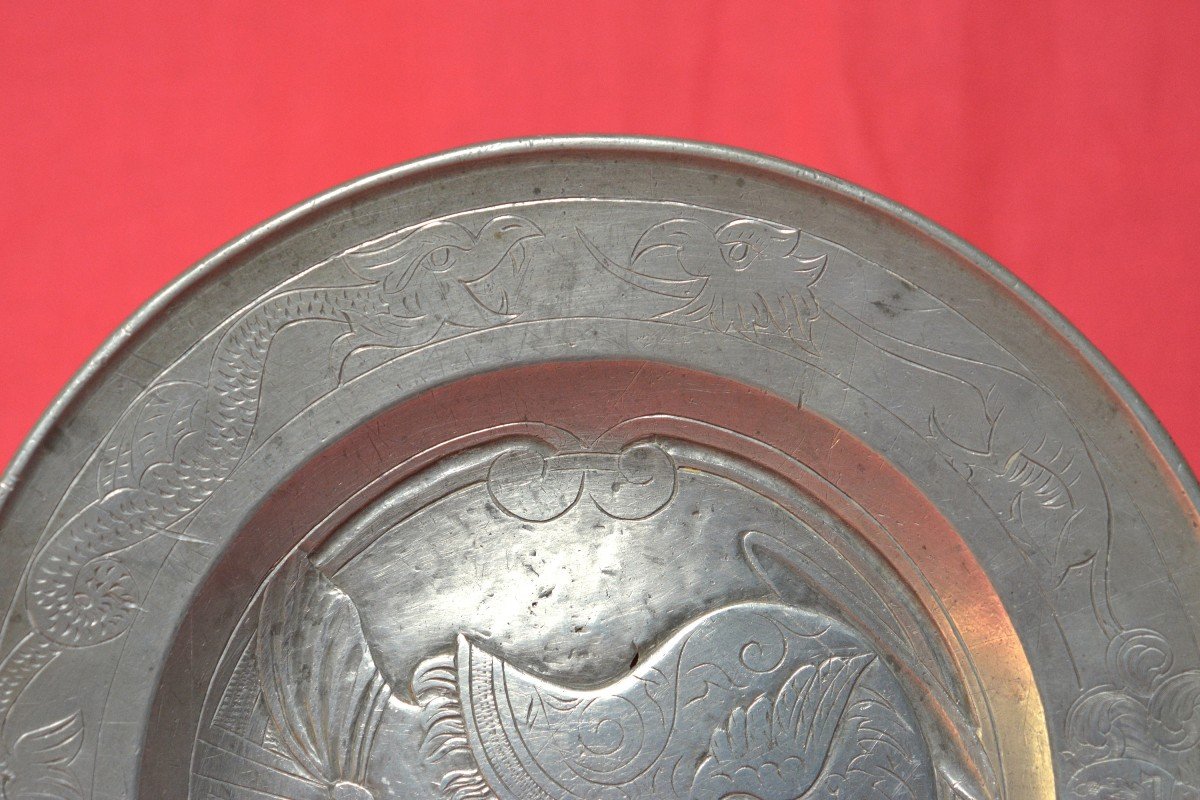 Grande Assiette Ou Plat - Etain Gravé - XVIIe 17e Siècle et Décors XIXe 19e  - Armoiries-photo-1