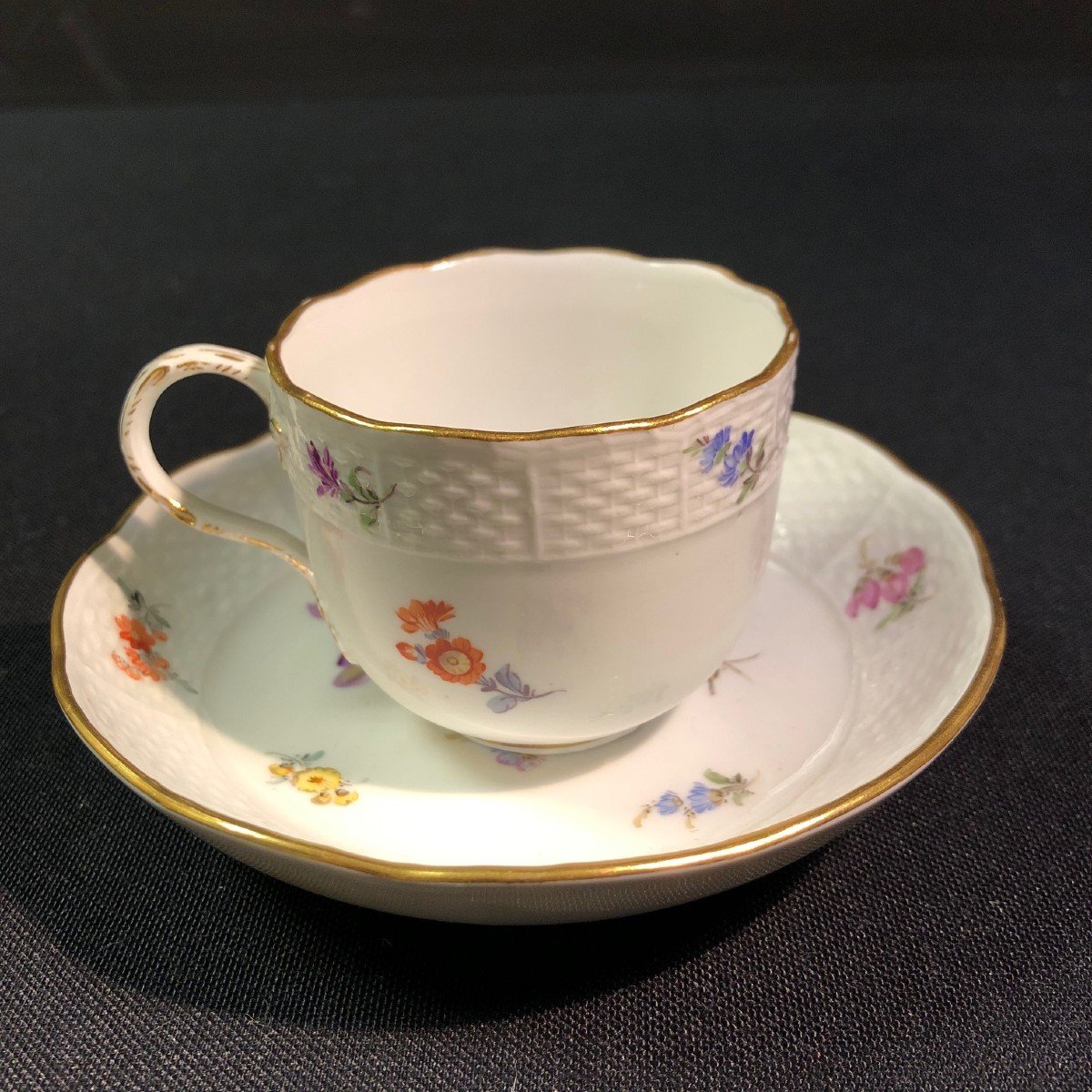 Tasse et sous tasse en porcelaine de Meissen-photo-4