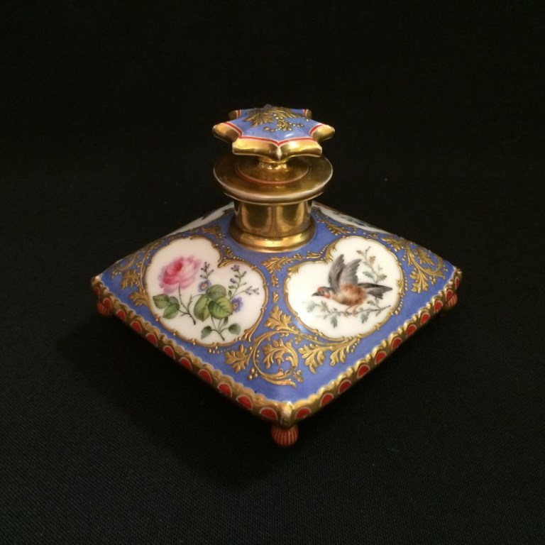 Flacon à parfum en porcelaine de Paris XIXème