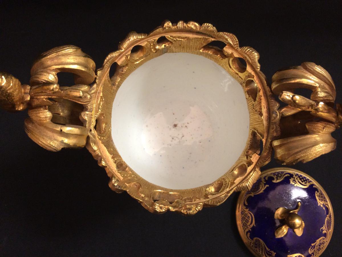 Covered Vase In Tender Porcelain And Gold Bronze Frame-photo-5