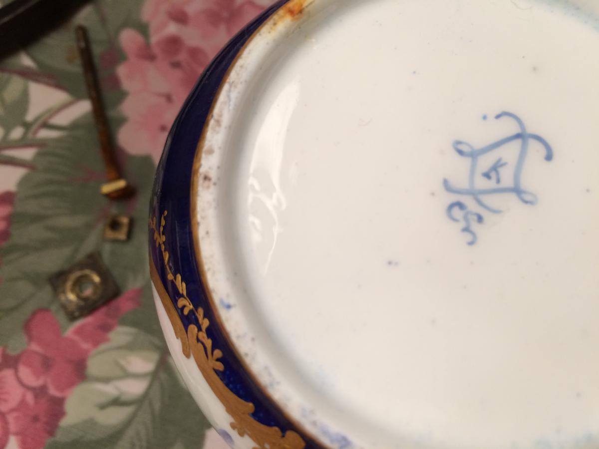 Covered Vase In Tender Porcelain And Gold Bronze Frame-photo-8