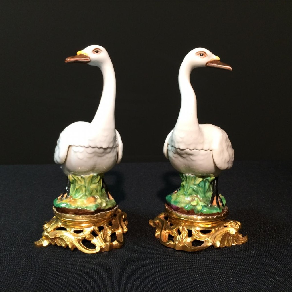Pair Of Swans In Paris Porcelain-photo-1