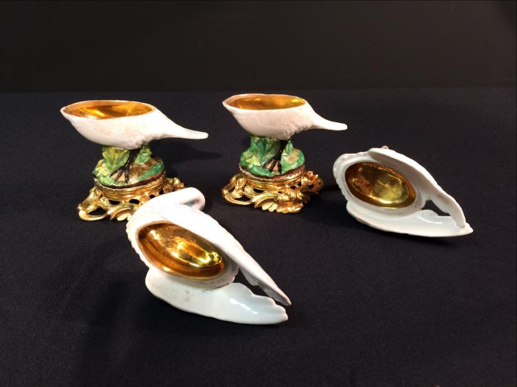 Pair Of Swans In Paris Porcelain-photo-2