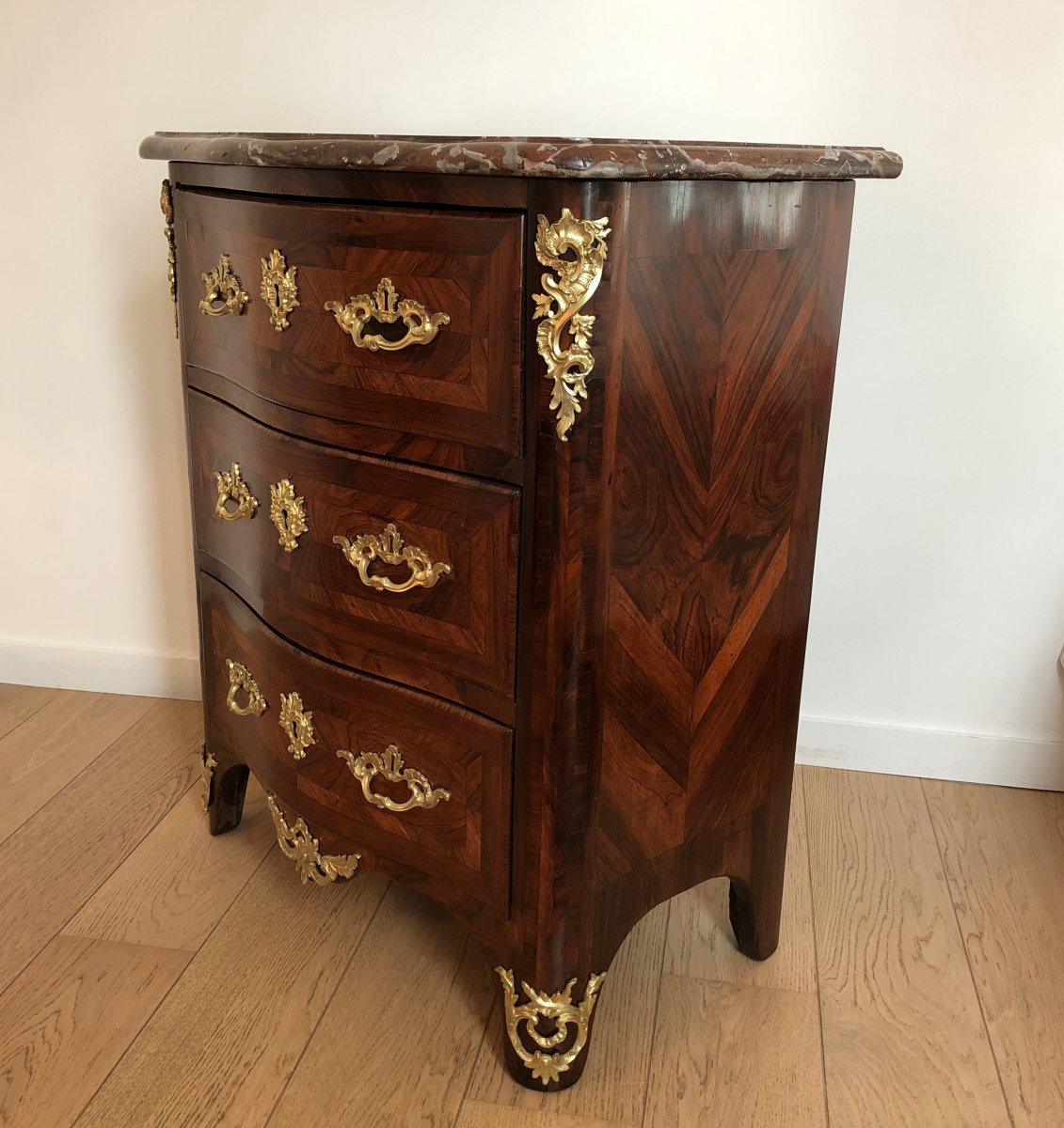 Petite commode Régence estampillée NB pour Nicolas Berthelmi, début XVIIIème-photo-1