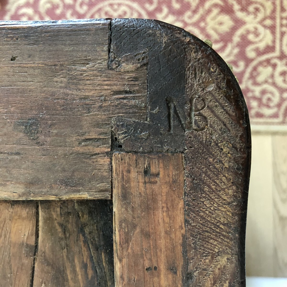 Petite commode Régence estampillée NB pour Nicolas Berthelmi, début XVIIIème-photo-7