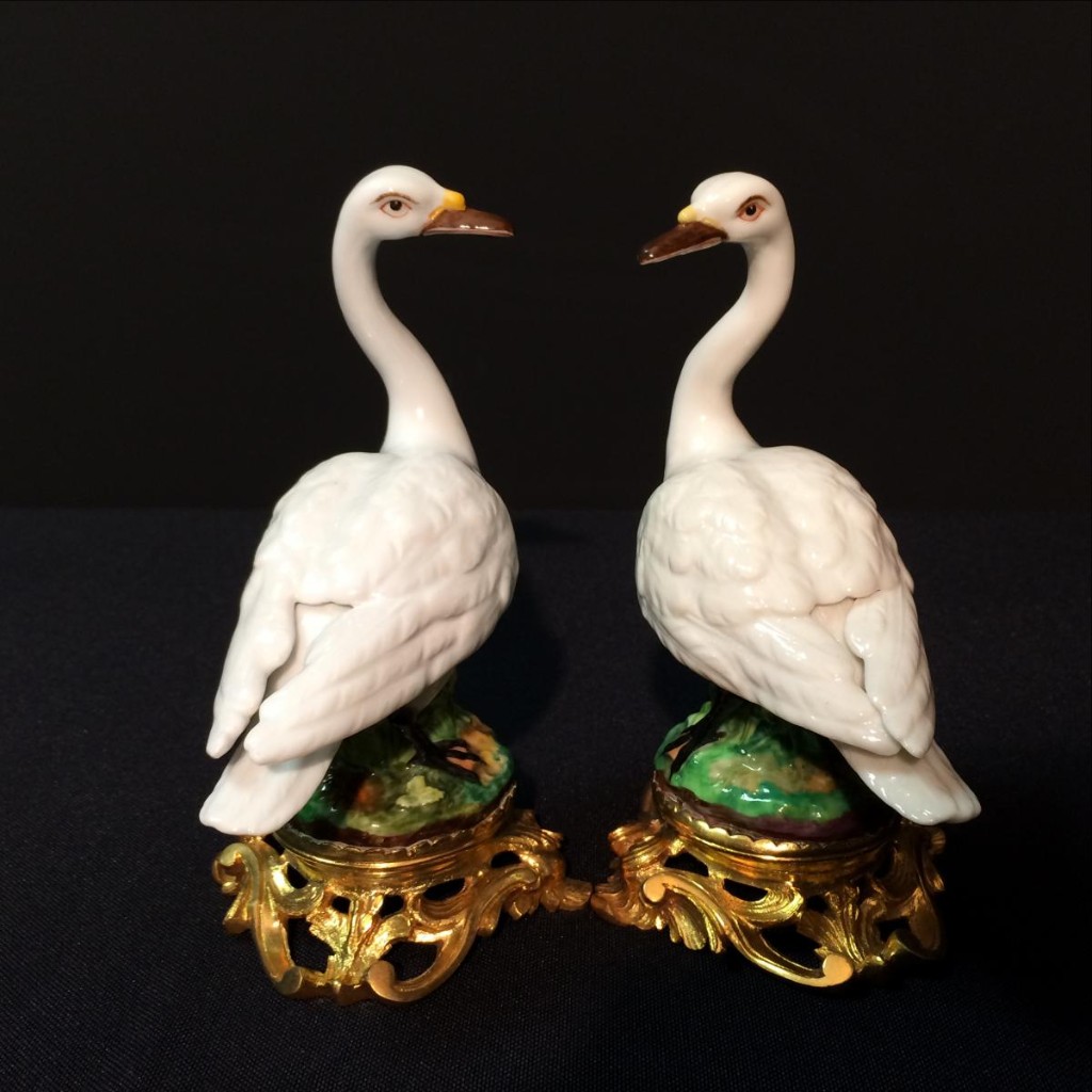 Pair Of Swans In Paris Porcelain-photo-2