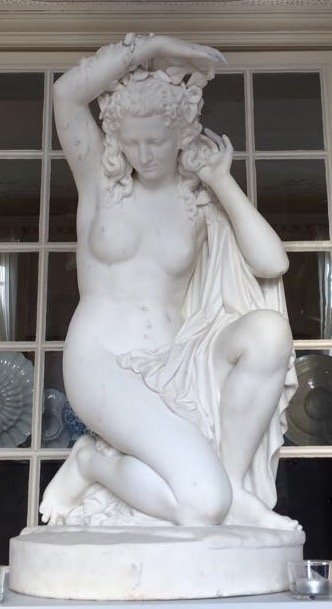 Grande Sculpture En Marbre De  Jeune  Fille 19 ème Siècle