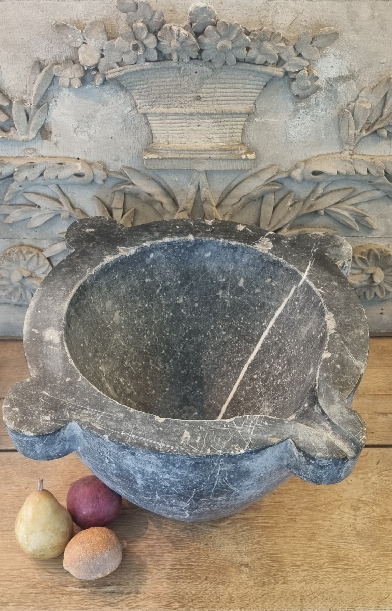 Imposing 18th Century Black Marble Mortar-photo-2
