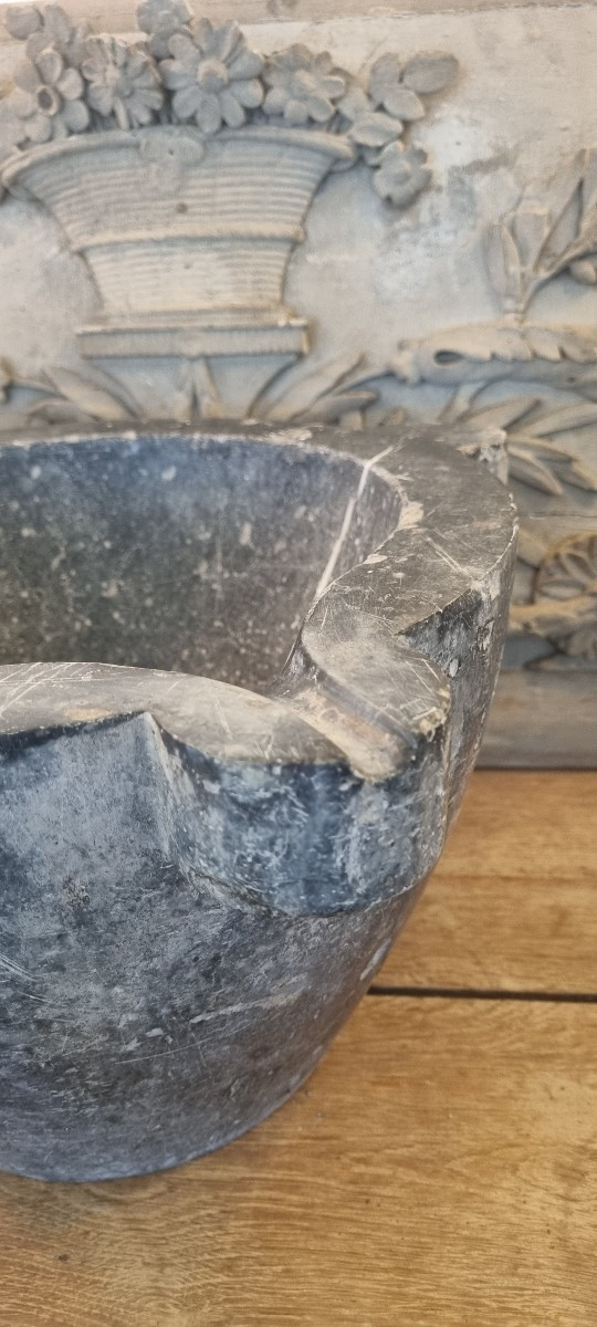 Imposing 18th Century Black Marble Mortar-photo-3