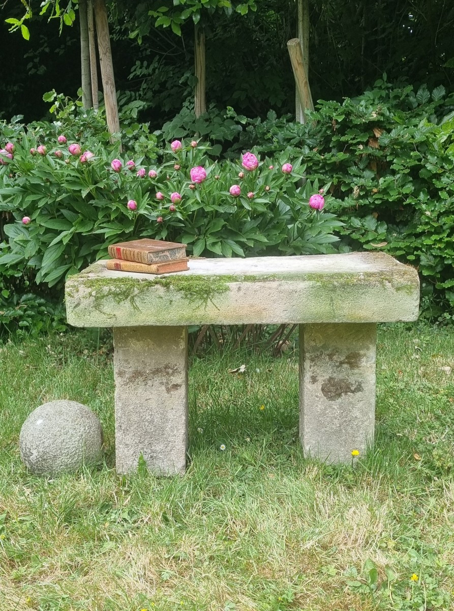 Petit Banc de Jardin en Pierre....