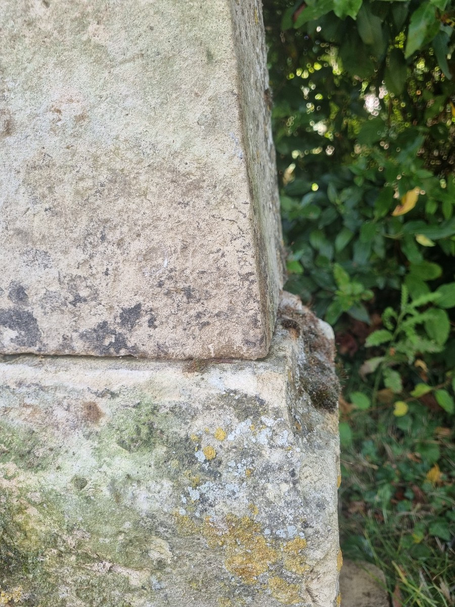 Obélisque en pierre de pays  ....  XVIIIièm-photo-3