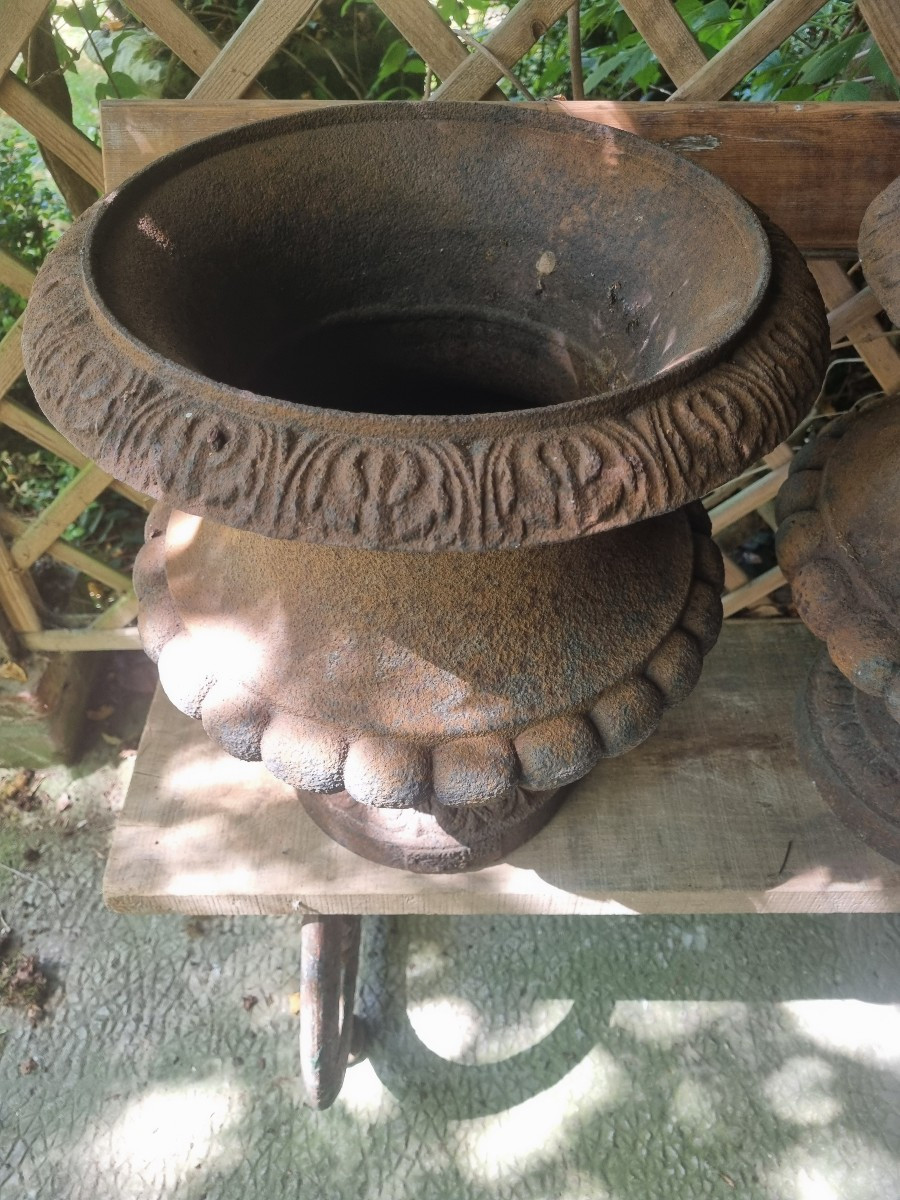 Paire de vases de Jardin en Fonte ....CORNEAU-photo-2