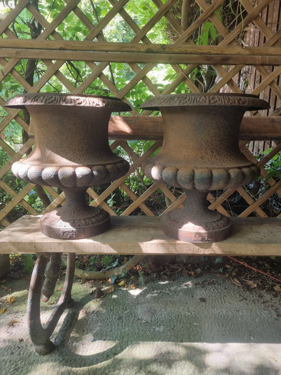 Paire de vases de Jardin en Fonte ....CORNEAU