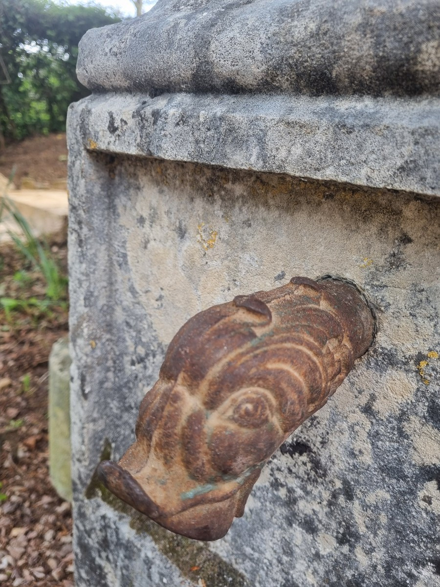 Ancienne Fontaine en pierre..-photo-3