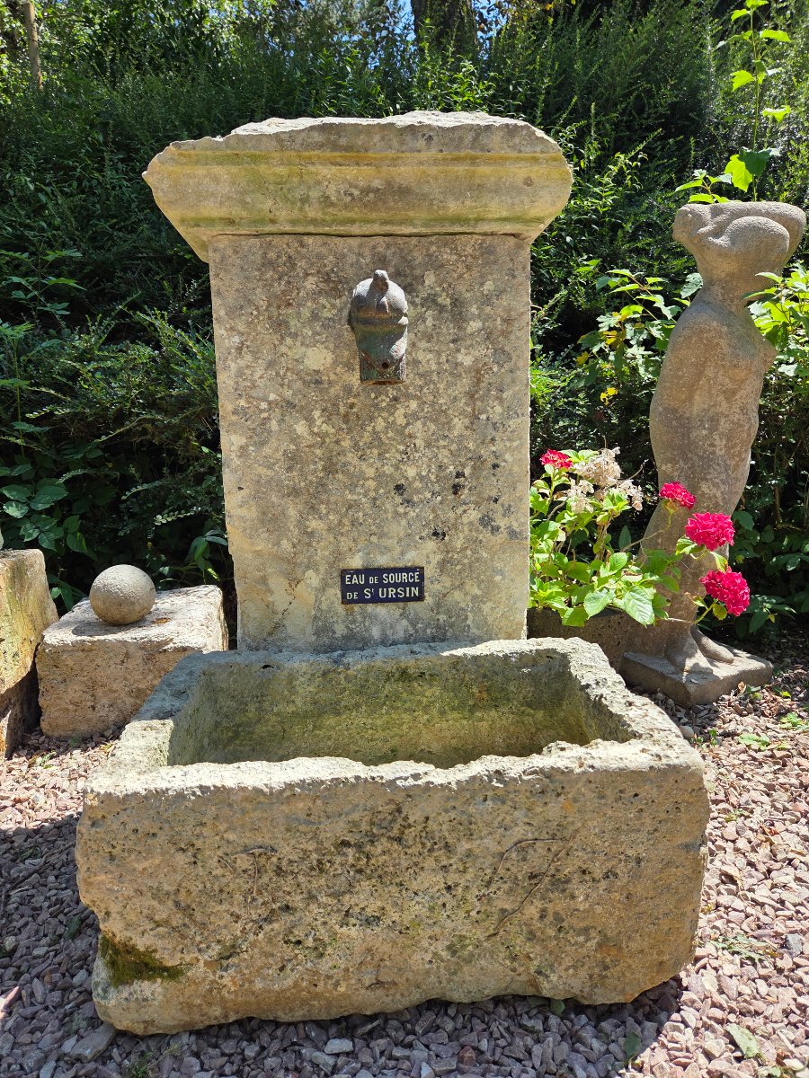 Fontaine de Village en Pierre