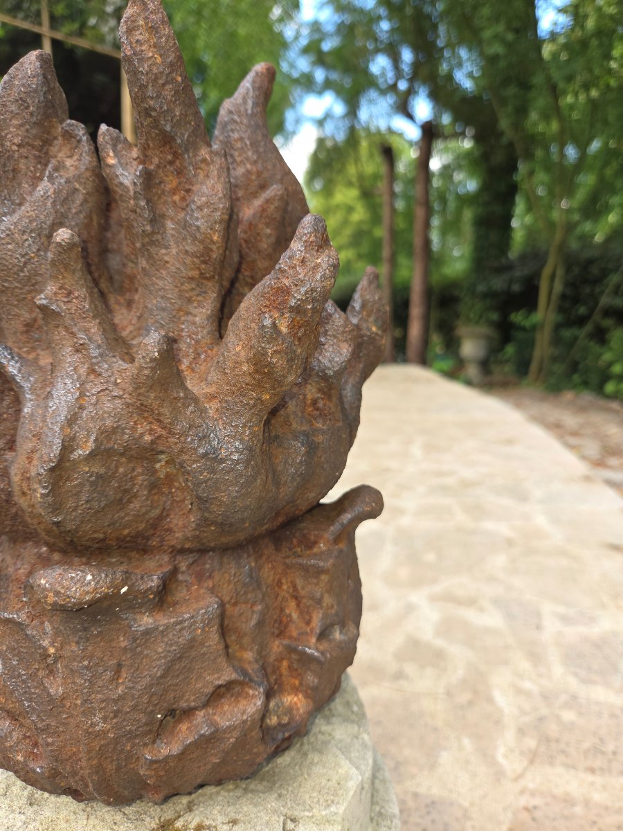 Flamme en Fonte de Fer. Épi de Faîtage