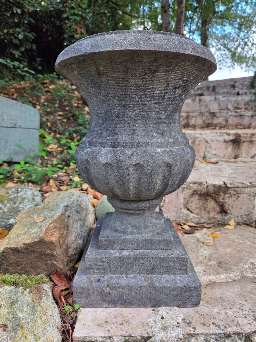 Vase de Jardin en Pierre Bleue....
