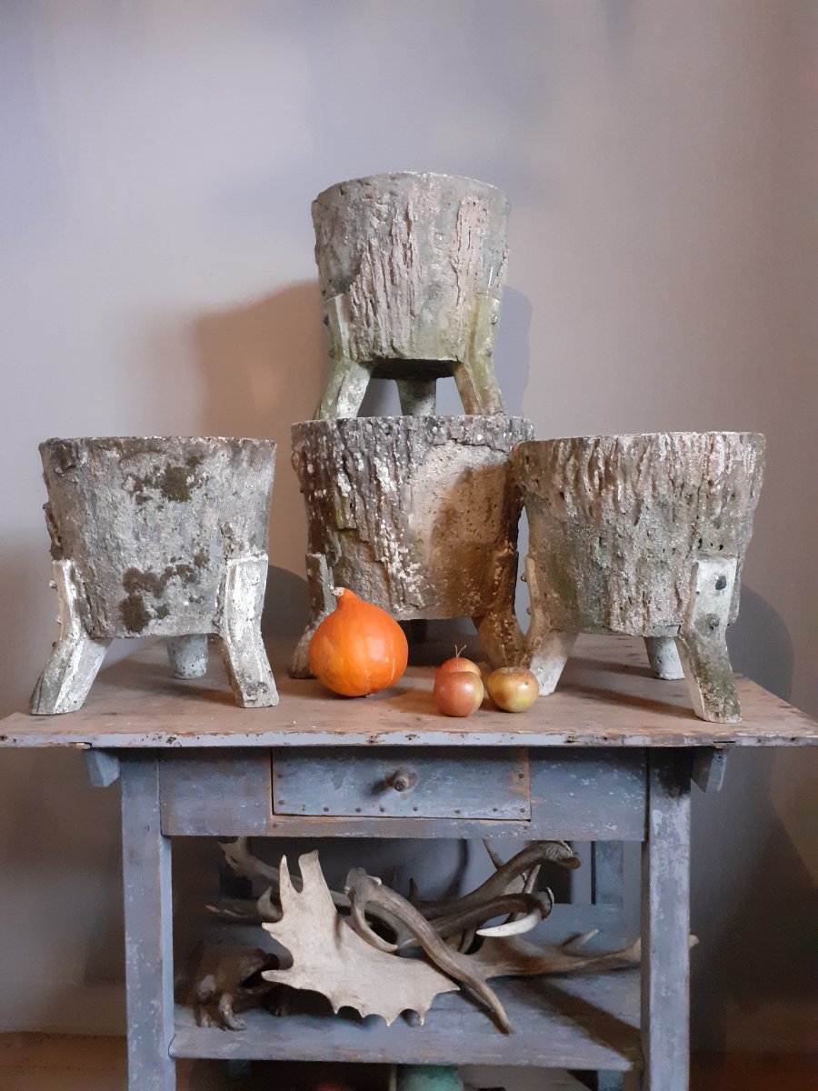 Suite De 4 Anciens  Pots En Ciment...  Ornements De Jardin