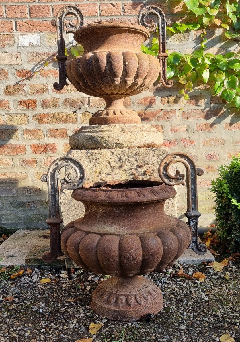 Paire De Vasques En Fonte De Fer..