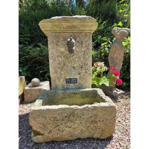 Fontaine de Village en Pierre