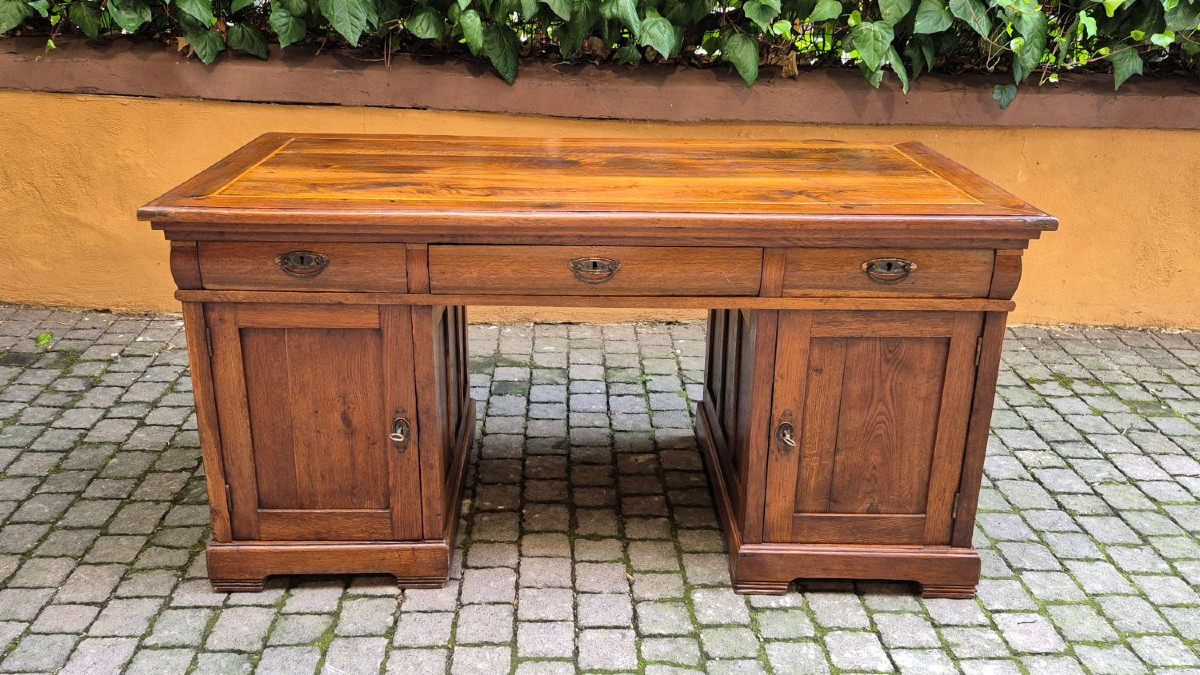 Centre de table antique Srivania avec « gorge » et dessus fileté