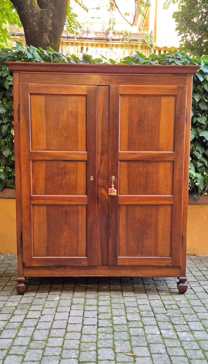 Armoire ancienne lombarde en noyer du XIXe siècle
