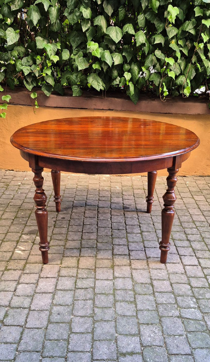 Antique Extendable Round Walnut Table From The 19th Century