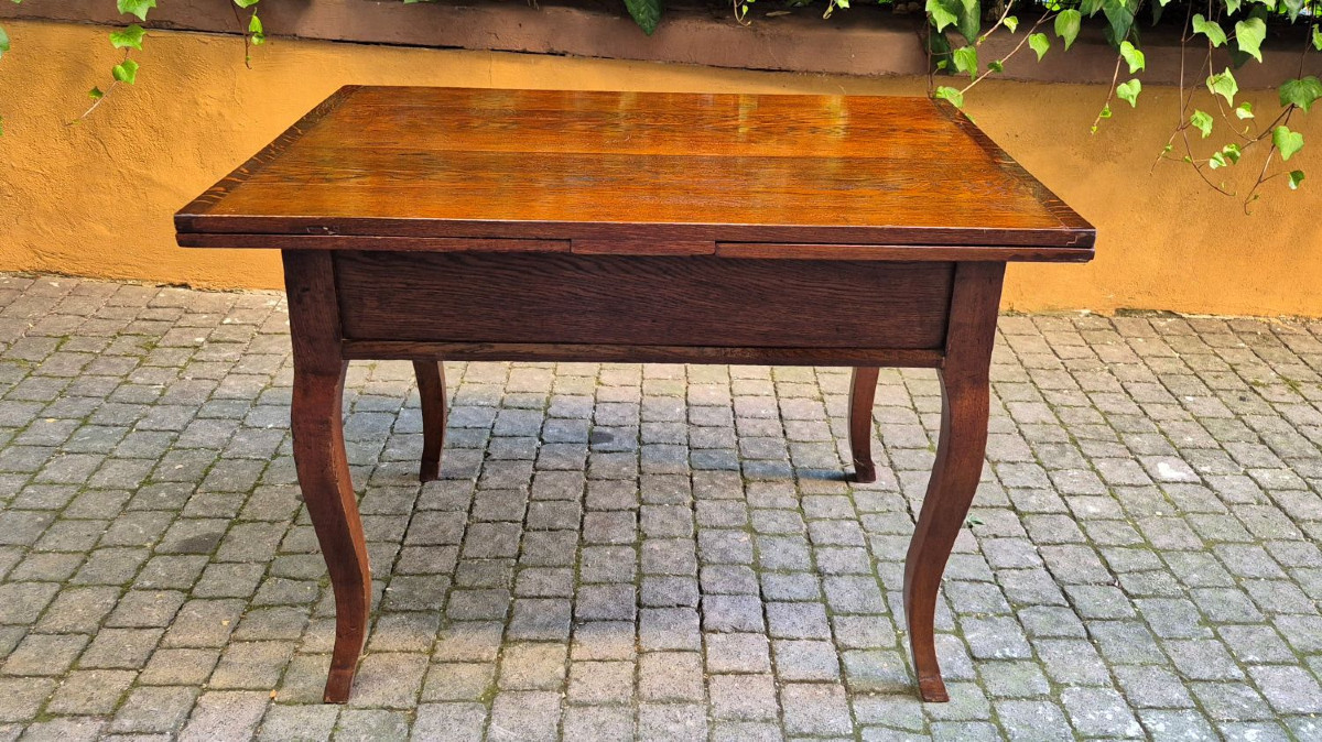Antique Extendable Table With Curved Legs