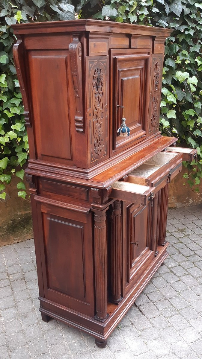 Antique Austrian Cabinet From The 18th Century In Threaded And Carved Walnut-photo-3