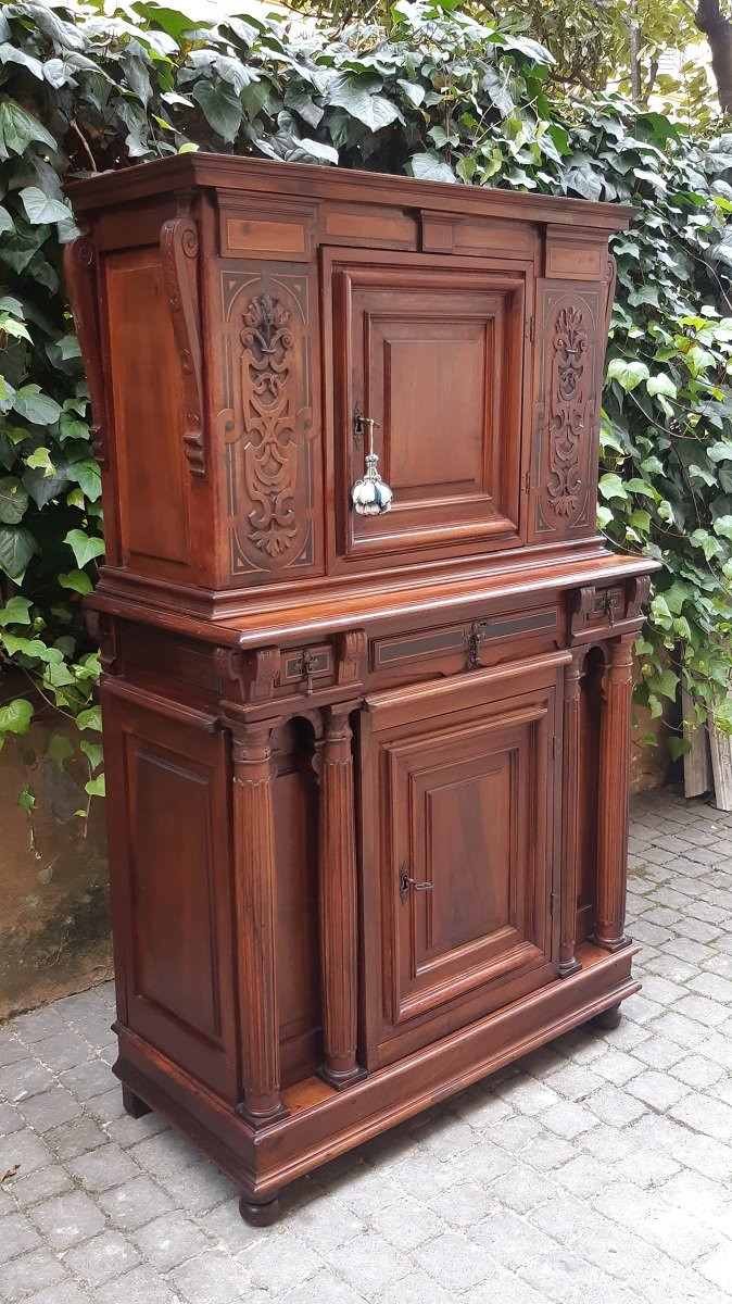 Antique Austrian Cabinet From The 18th Century In Threaded And Carved Walnut-photo-4