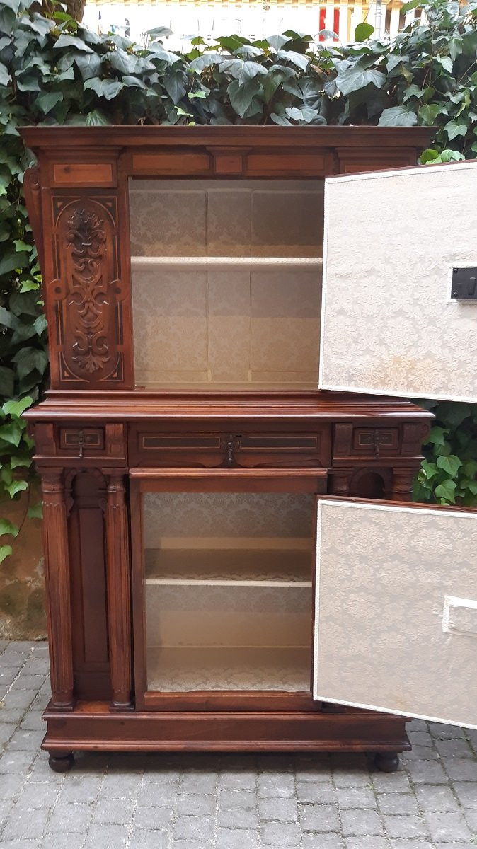 Antique Austrian Cabinet From The 18th Century In Threaded And Carved Walnut-photo-5