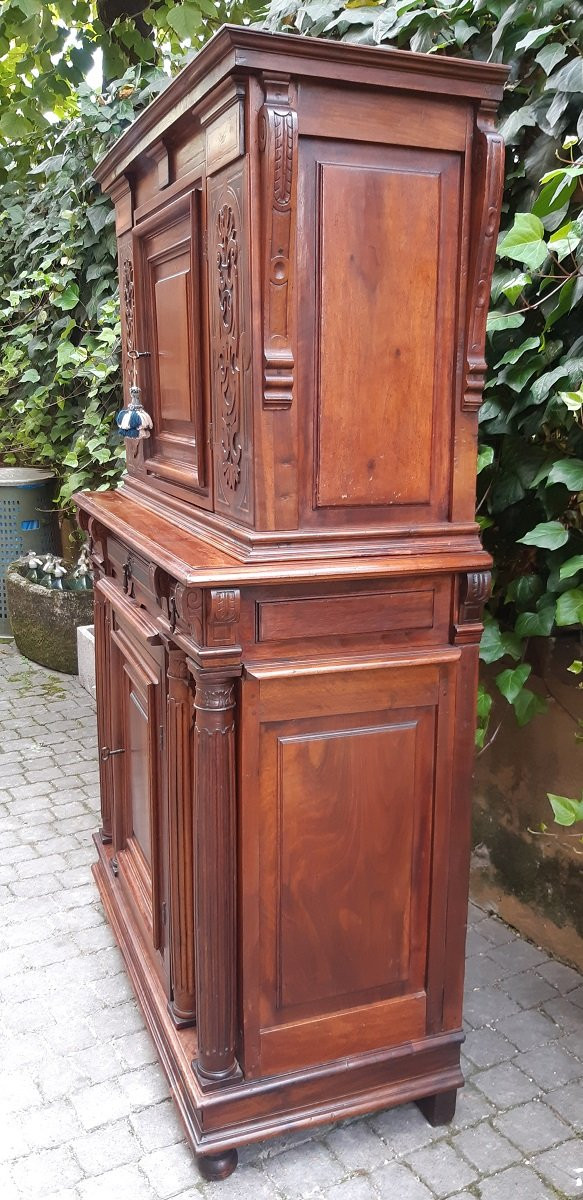 Antique Austrian Cabinet From The 18th Century In Threaded And Carved Walnut-photo-6