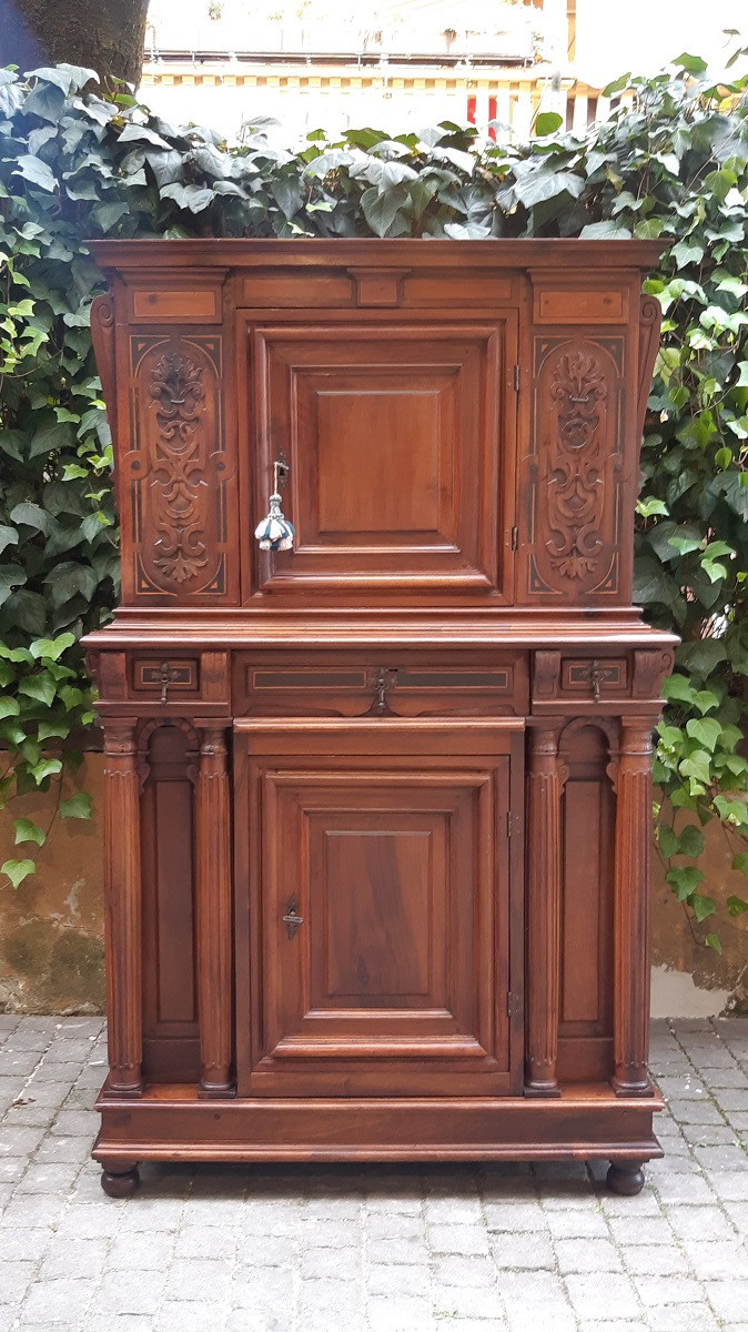 Antique Austrian Cabinet From The 18th Century In Threaded And Carved Walnut