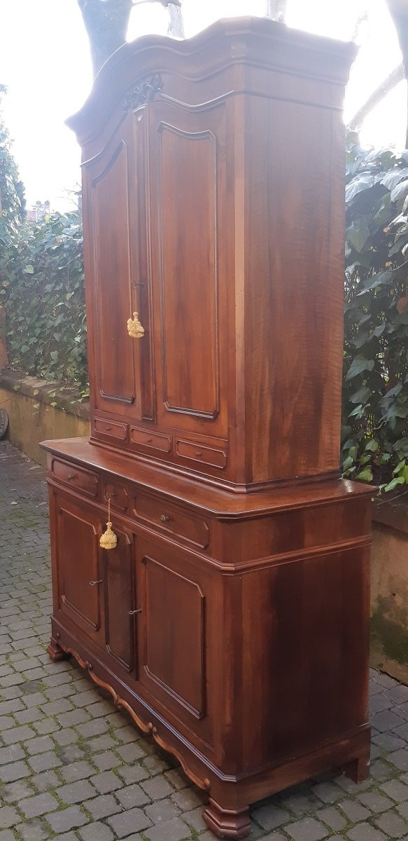 Buffet ancien à deux corps en noyer massif, du 19ème siècle.-photo-2