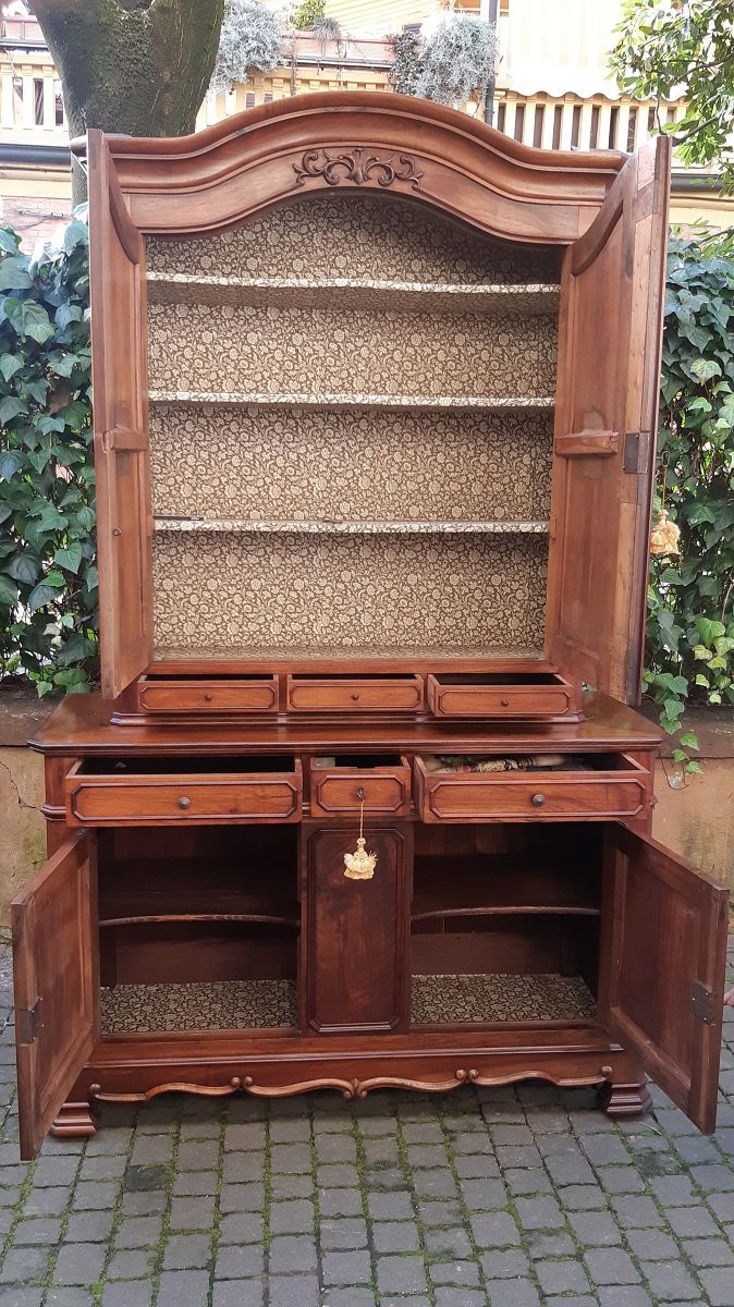 Buffet ancien à deux corps en noyer massif, du 19ème siècle.-photo-3