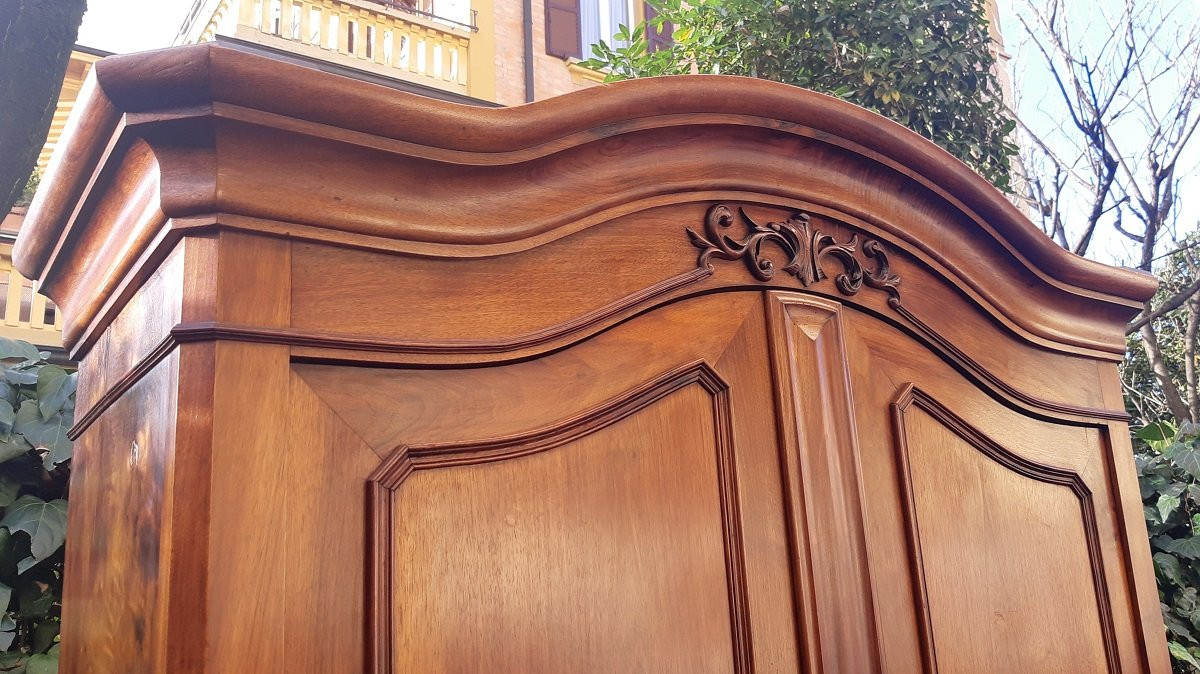 Buffet ancien à deux corps en noyer massif, du 19ème siècle.-photo-4