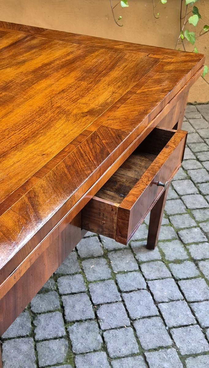 Antique Extendable Table With Walnut Veneer And Threaded Pull-photo-3