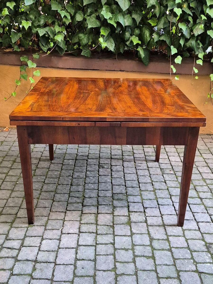 Antique Extendable Table With Walnut Veneer And Threaded Pull-photo-1