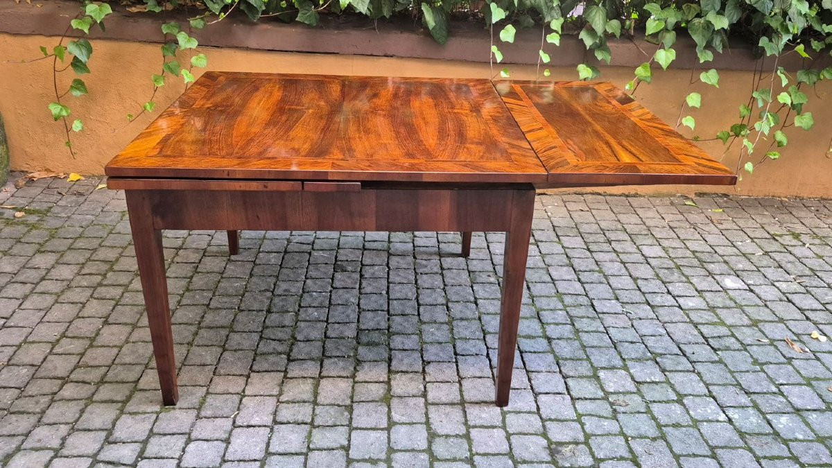 Antique Extendable Table With Walnut Veneer And Threaded Pull-photo-3