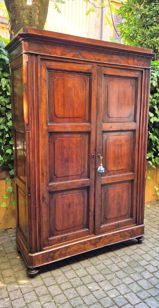Antique Emilian Walnut Paneled Sideboard-photo-2