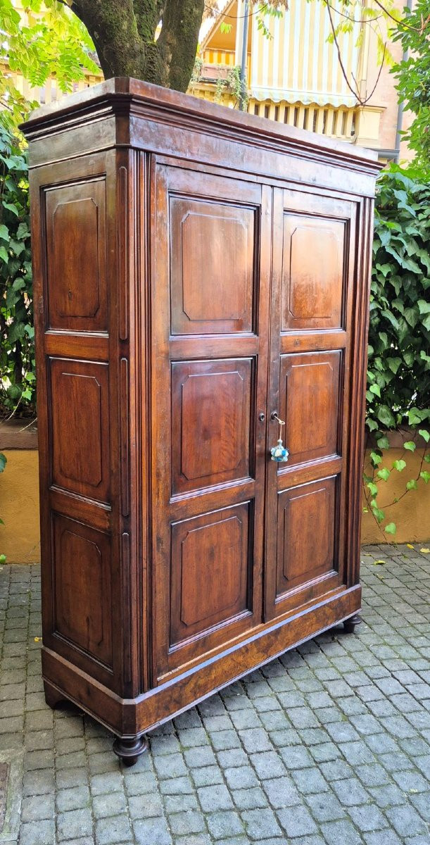 Antique Emilian Walnut Paneled Sideboard-photo-5