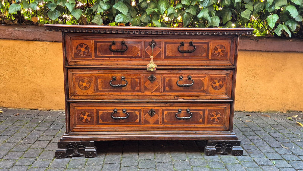 Antique Venetian Chest Of Drawers From The 17th Century With Inlays
